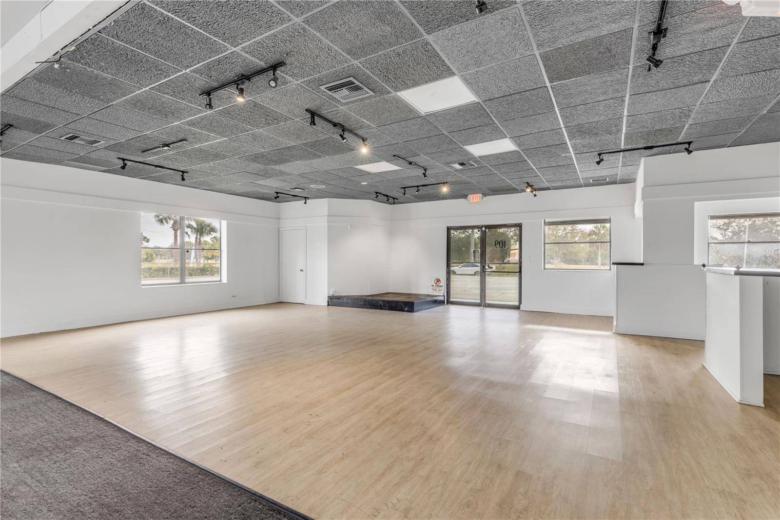 109 N Cswy, New Smyrna Beach, FL 32169