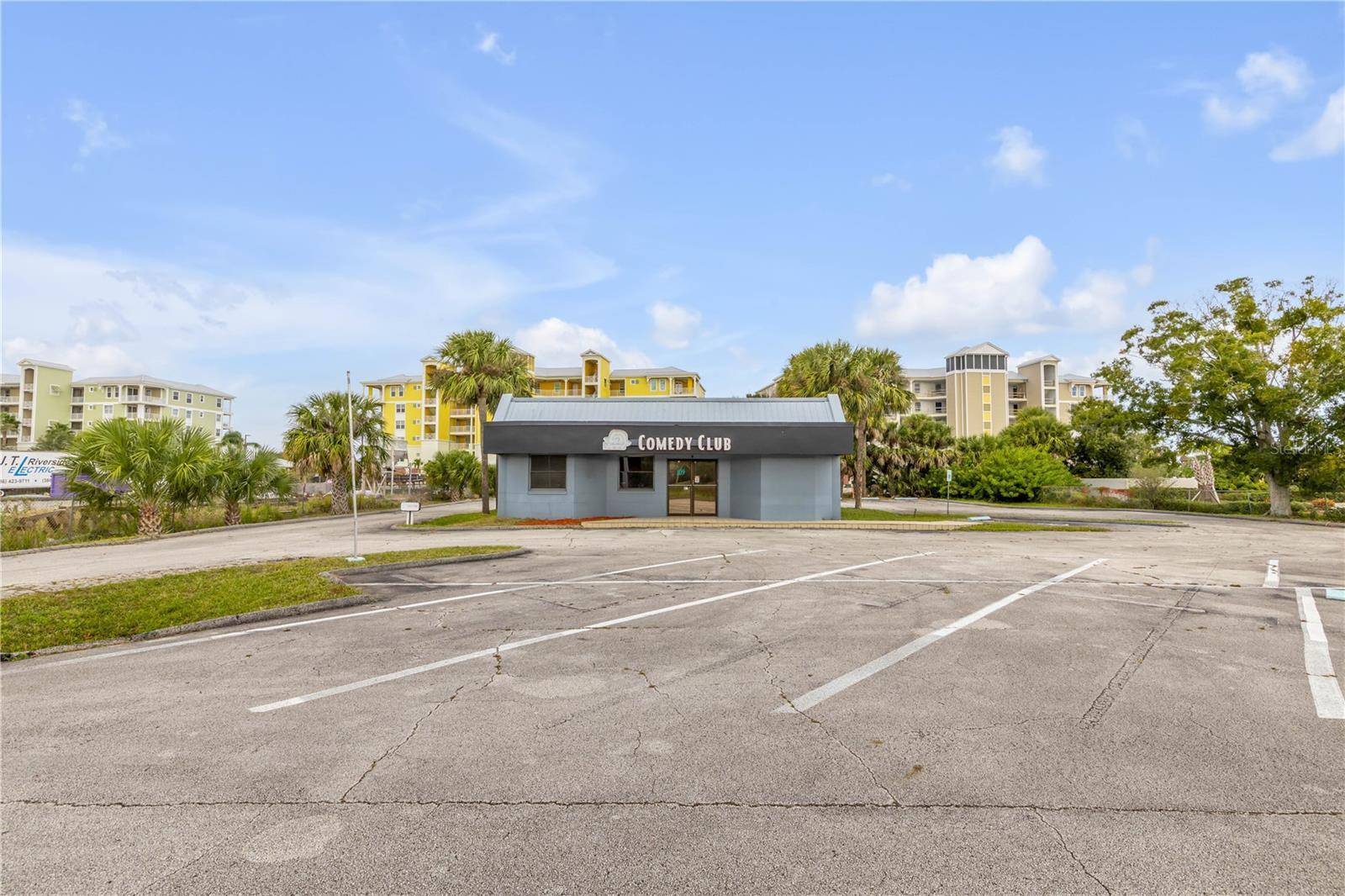 109 N Cswy, New Smyrna Beach, FL 32169