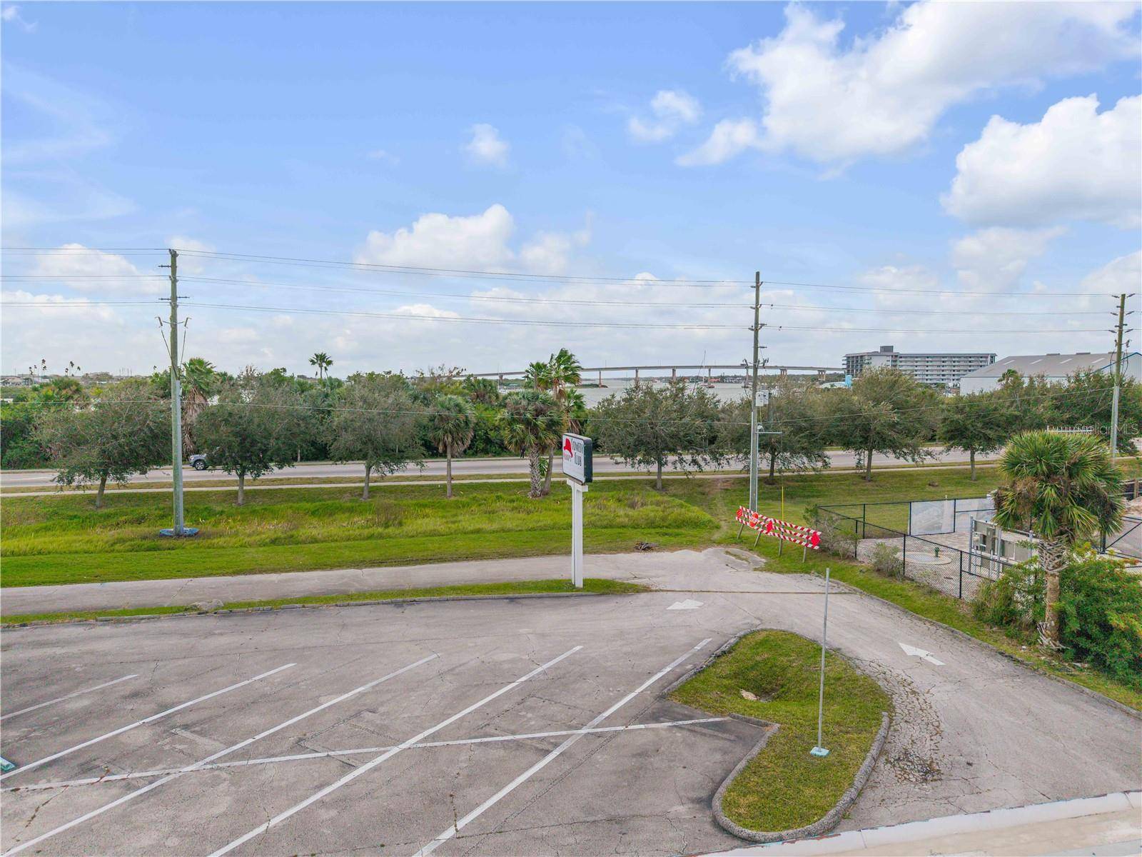 109 N Cswy, New Smyrna Beach, FL 32169