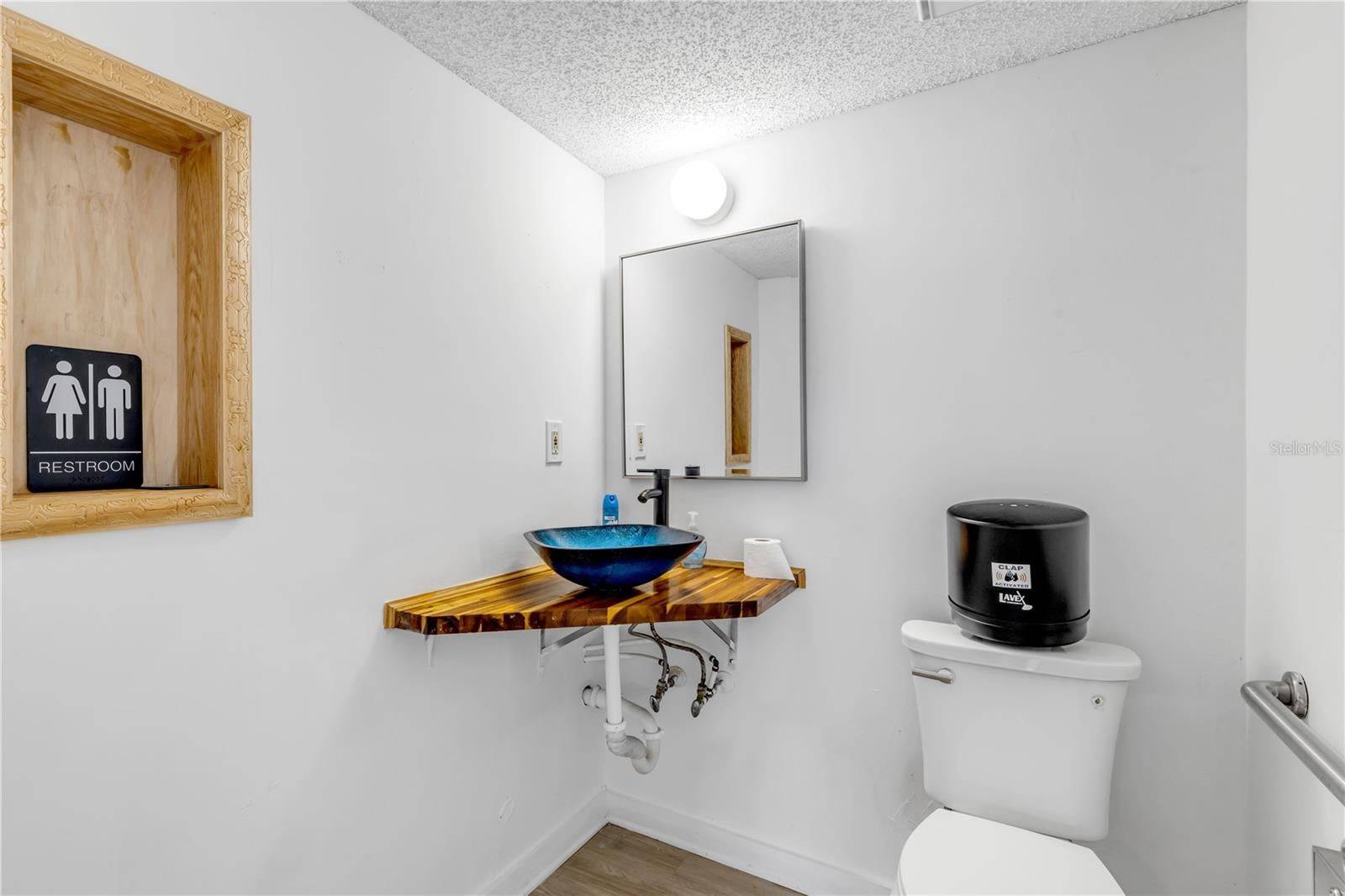 109 N Cswy, New Smyrna Beach, FL 32169
