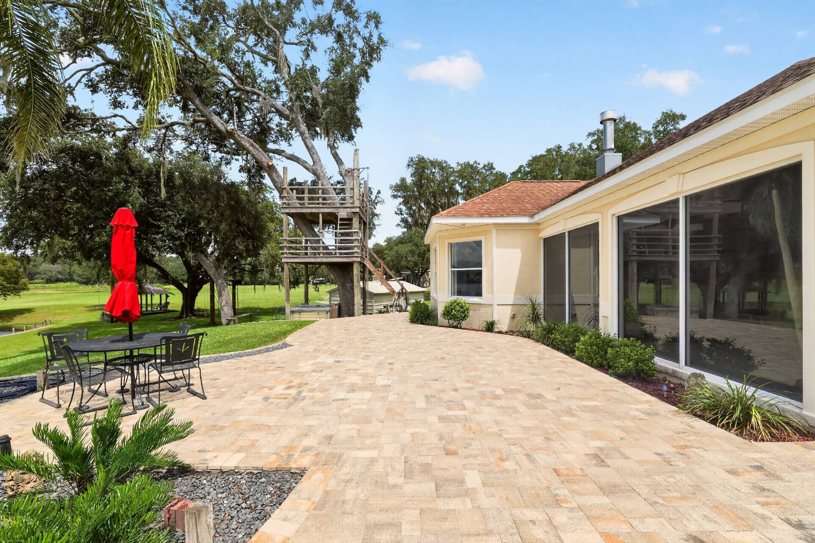 1833 Shore Line Dr, Leesburg, FL 34748