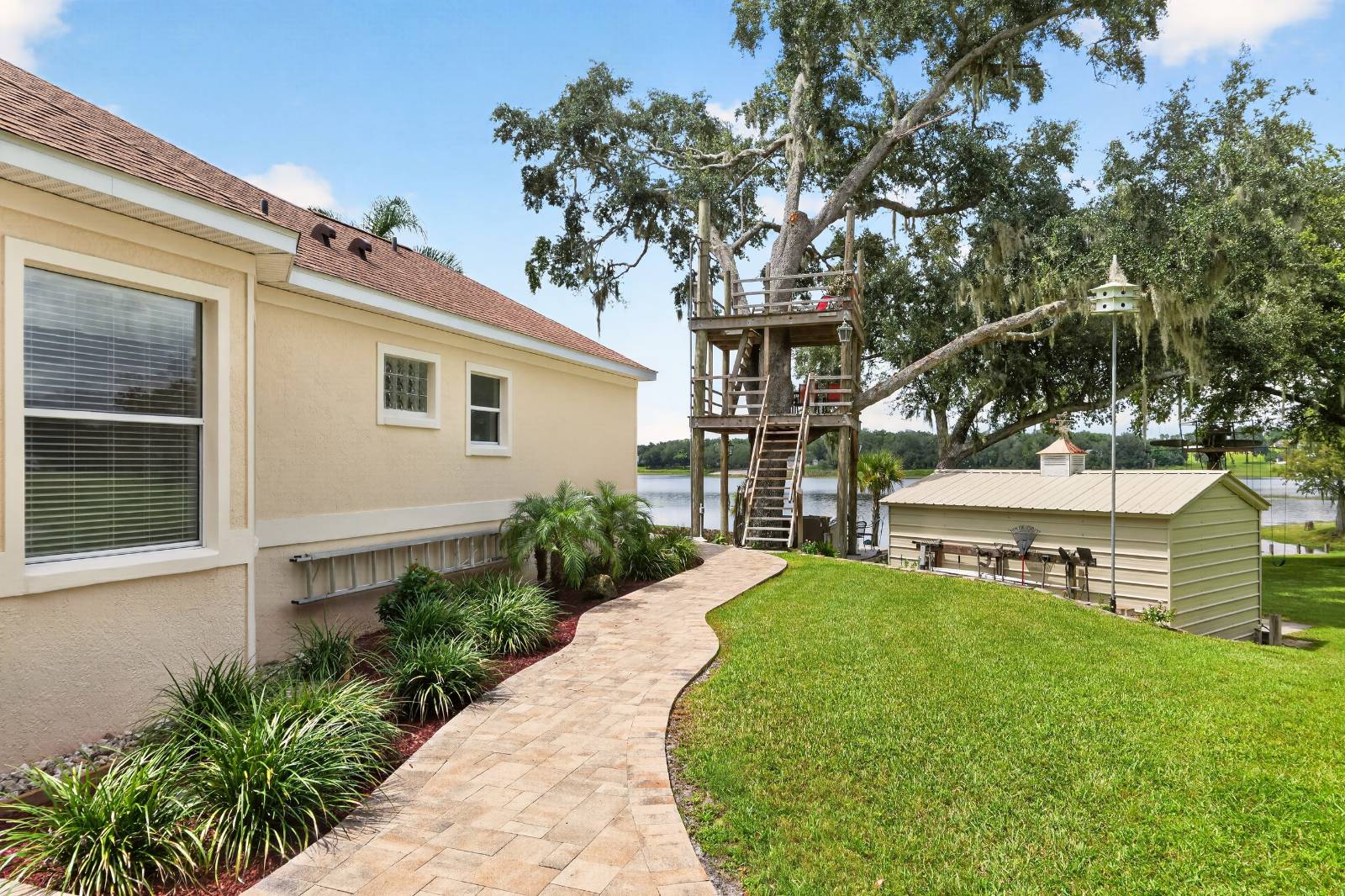 1833 Shore Line Dr, Leesburg, FL 34748