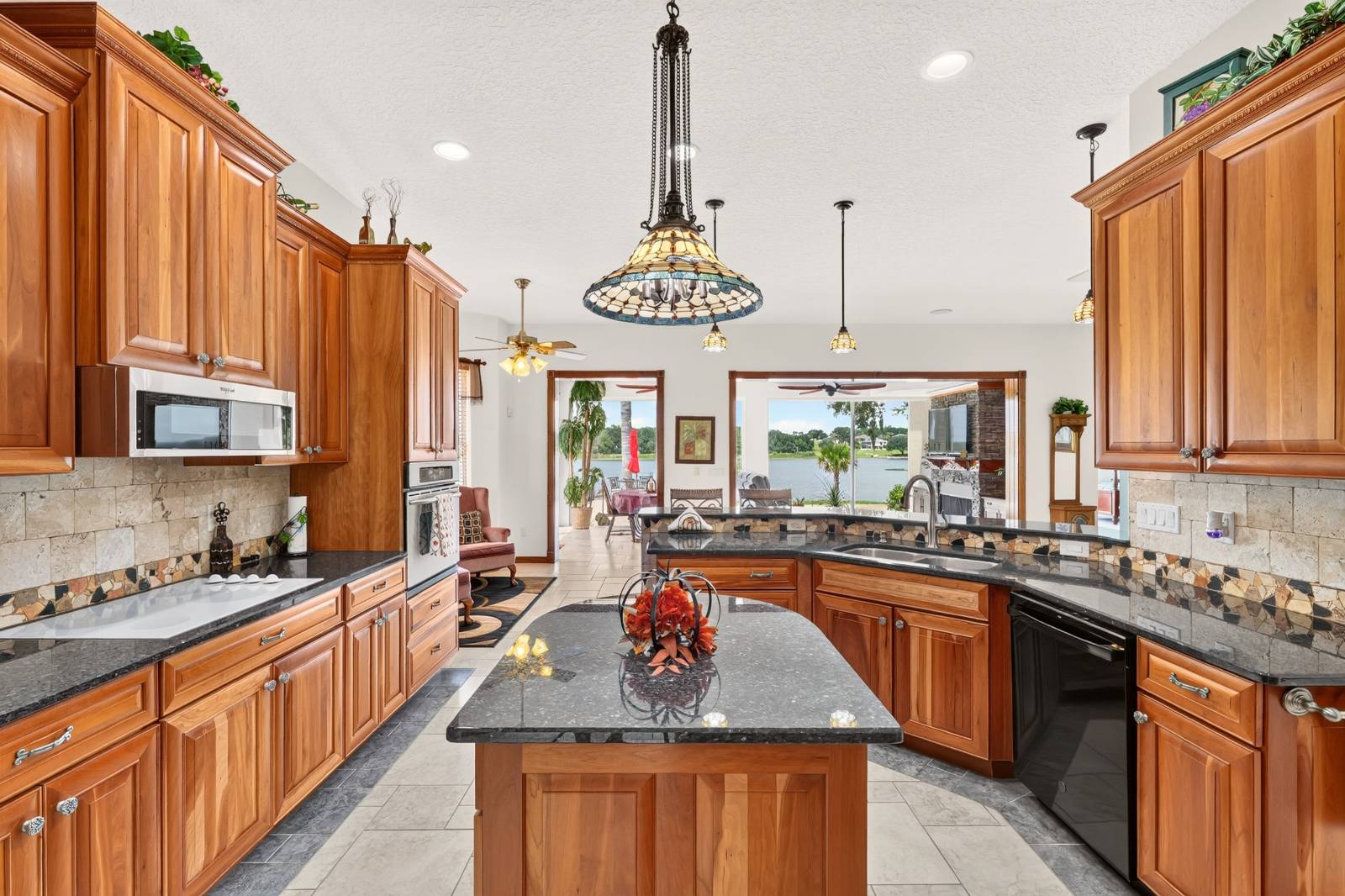 1833 Shore Line Dr, Leesburg, FL 34748