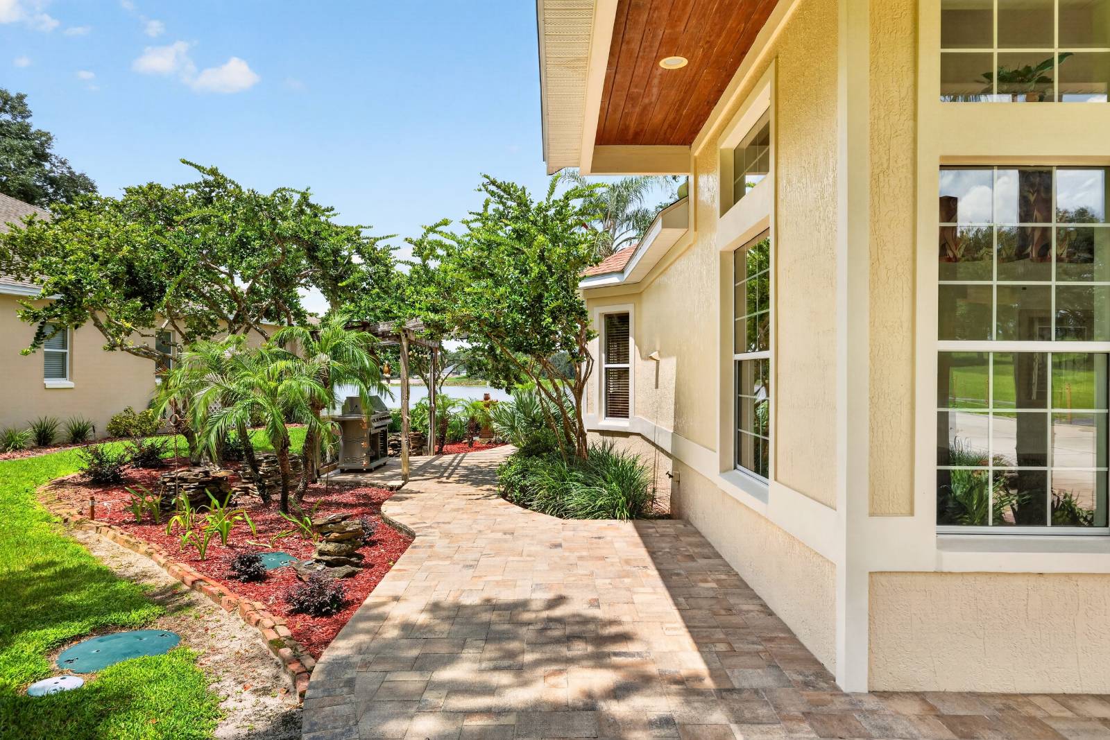 1833 Shore Line Dr, Leesburg, FL 34748
