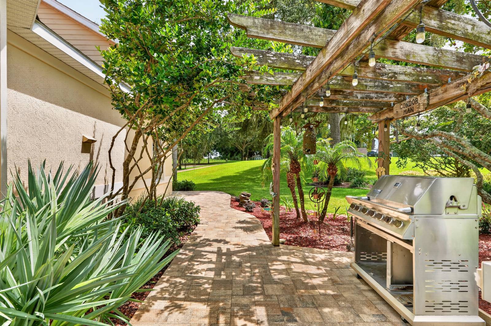 1833 Shore Line Dr, Leesburg, FL 34748