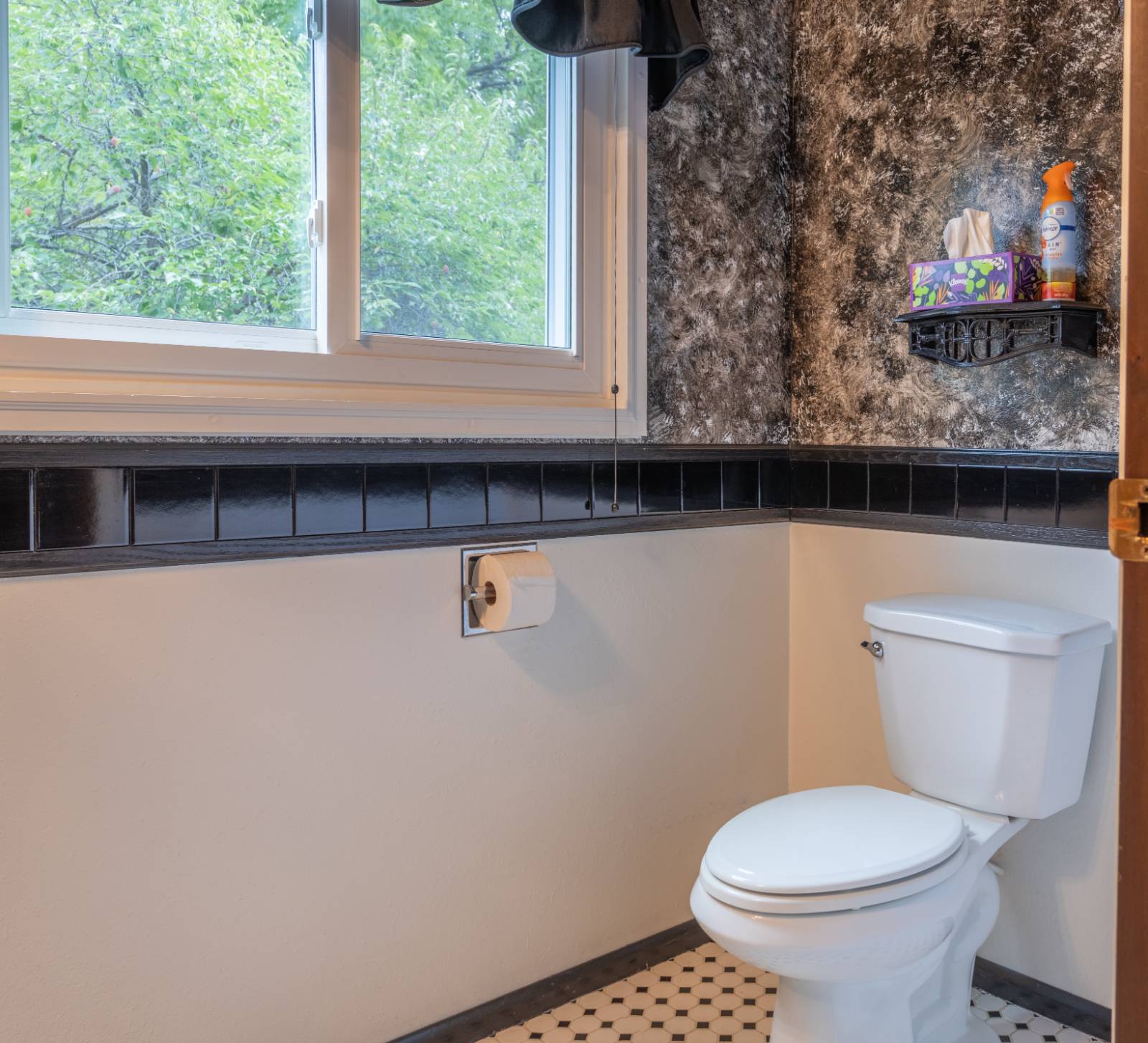 Photo 5 of 60 of home listing at 2730 Cheyenne Lane, Alliance, NE 69301