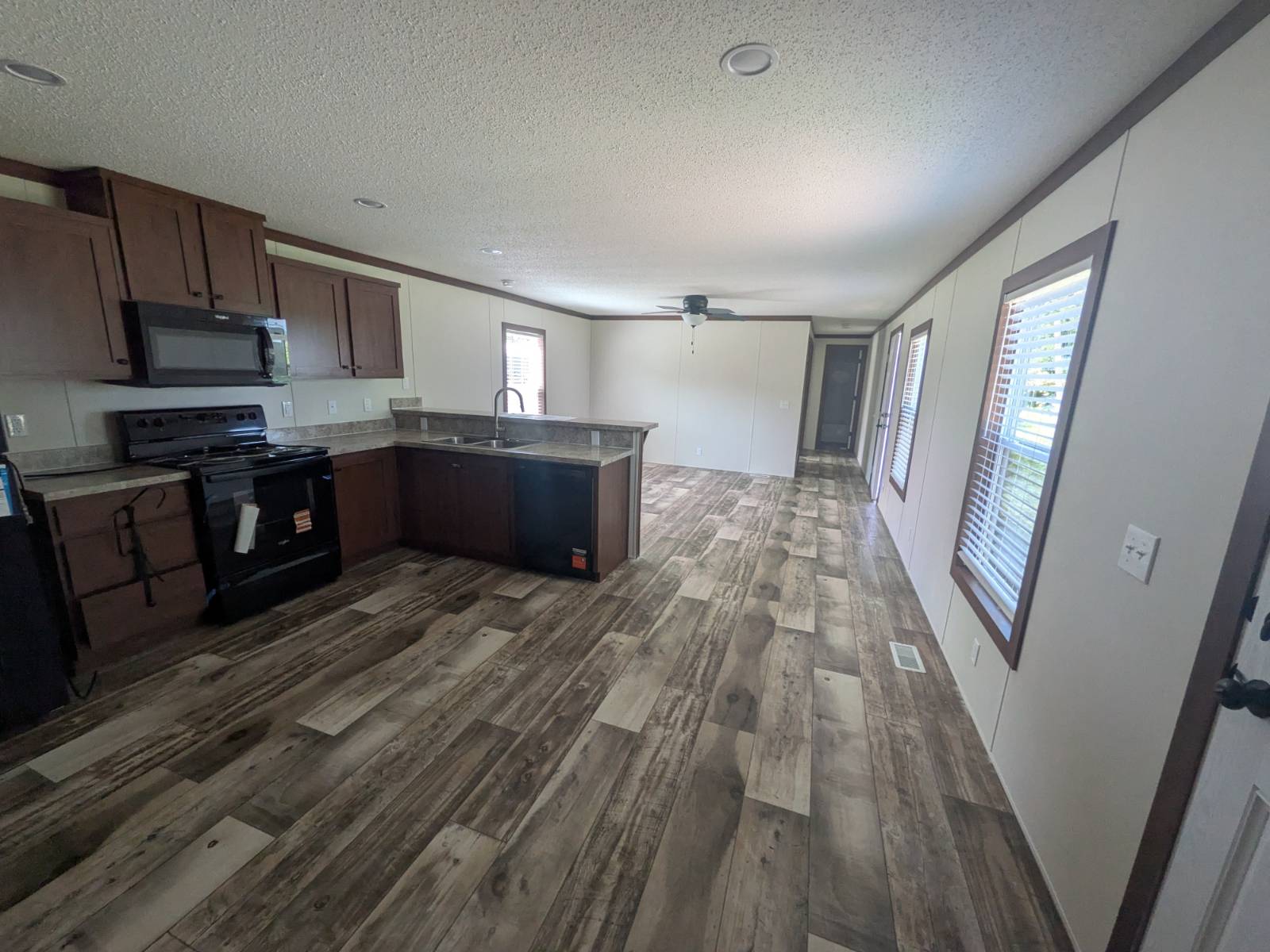 mobile homes, comfortable living, quality housing, well-maintained housing communities, neighborhood living with value