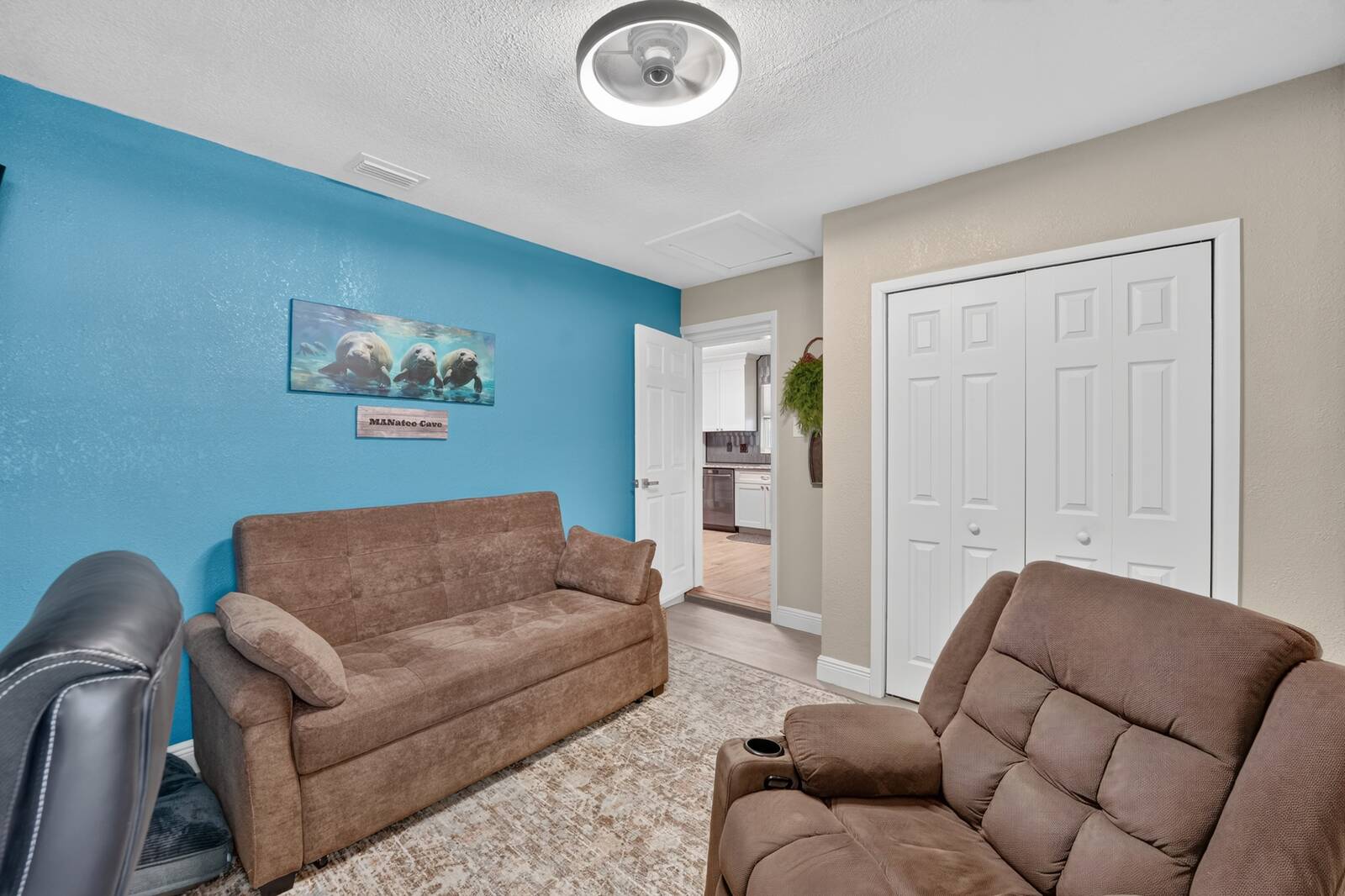 28050 Lois Drive, Tavares, FL 32778
