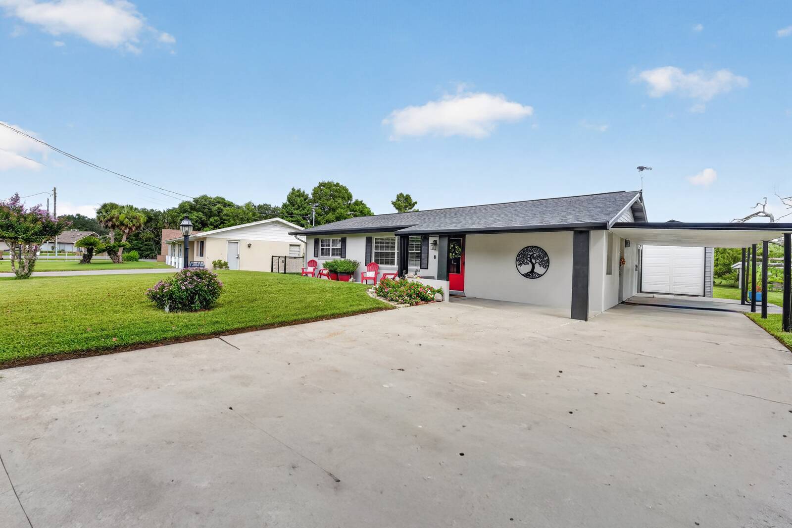 28050 Lois Drive, Tavares, FL 32778