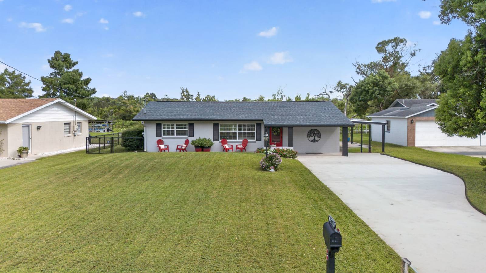 28050 Lois Drive, Tavares, FL 32778