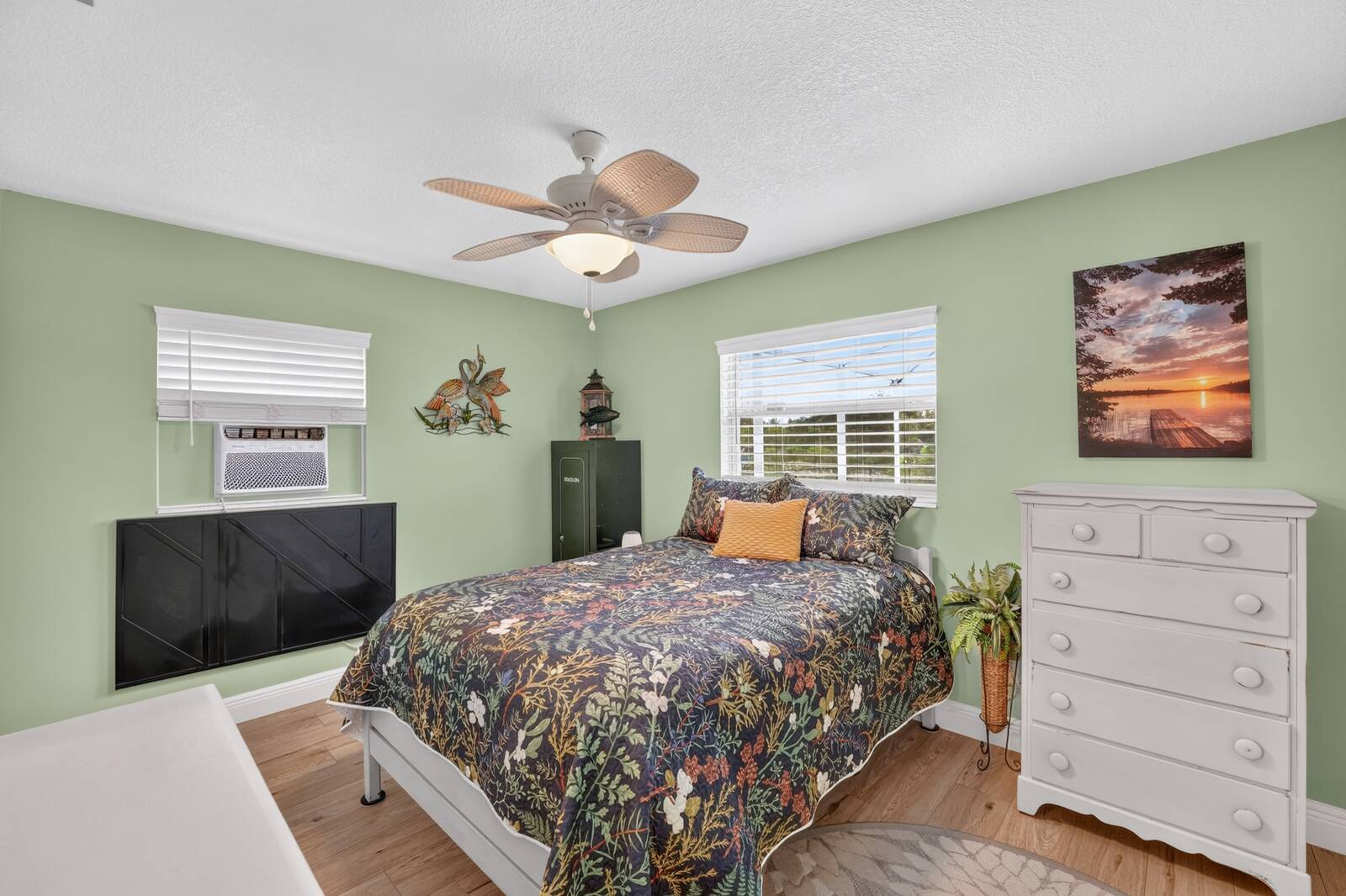 28050 Lois Drive, Tavares, FL 32778