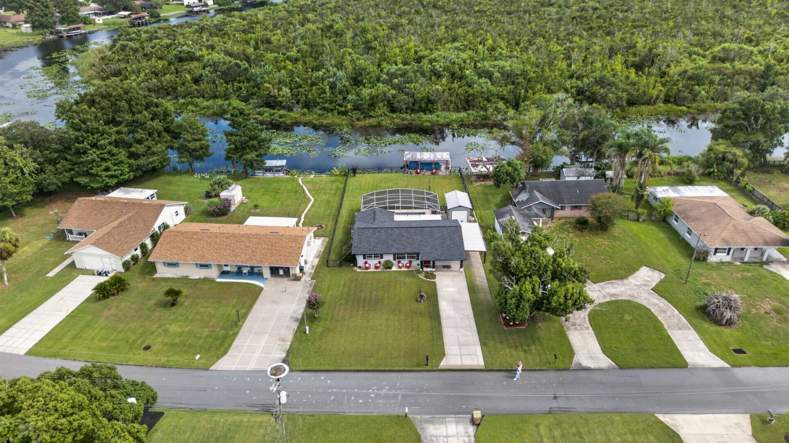 28050 Lois Drive, Tavares, FL 32778