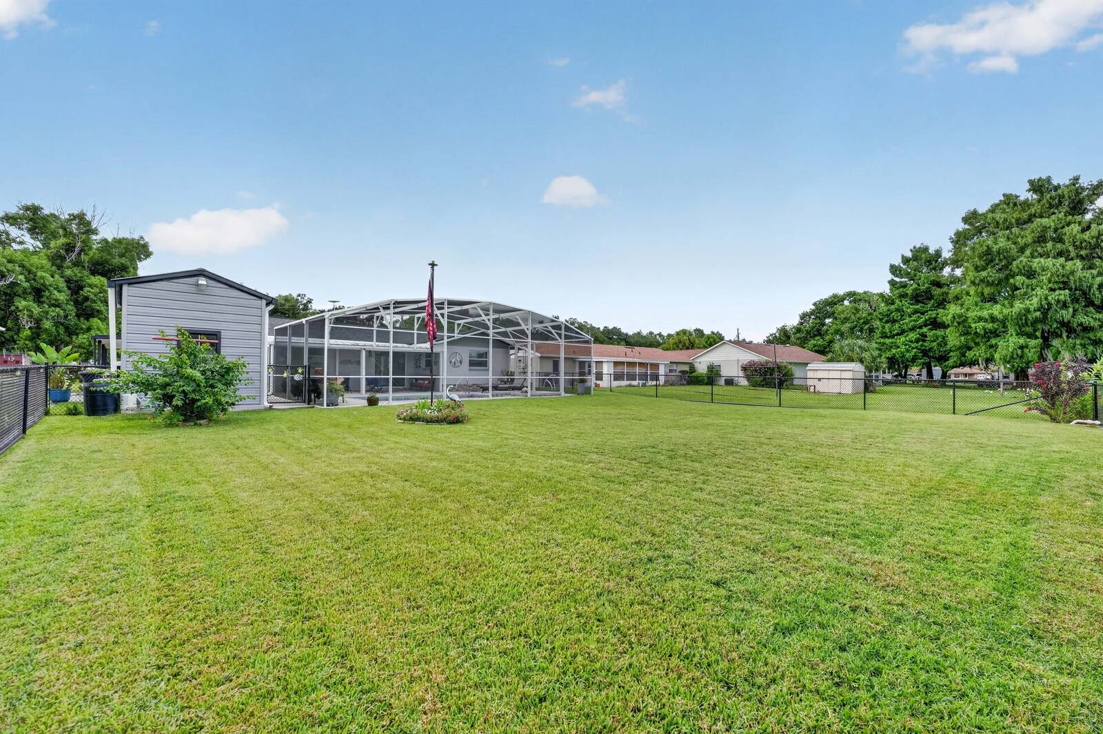 28050 Lois Drive, Tavares, FL 32778