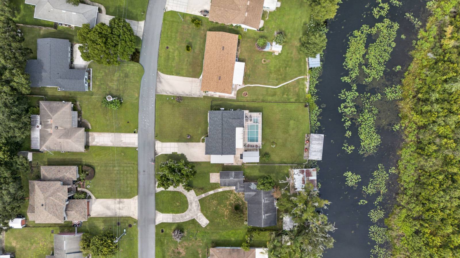 28050 Lois Drive, Tavares, FL 32778