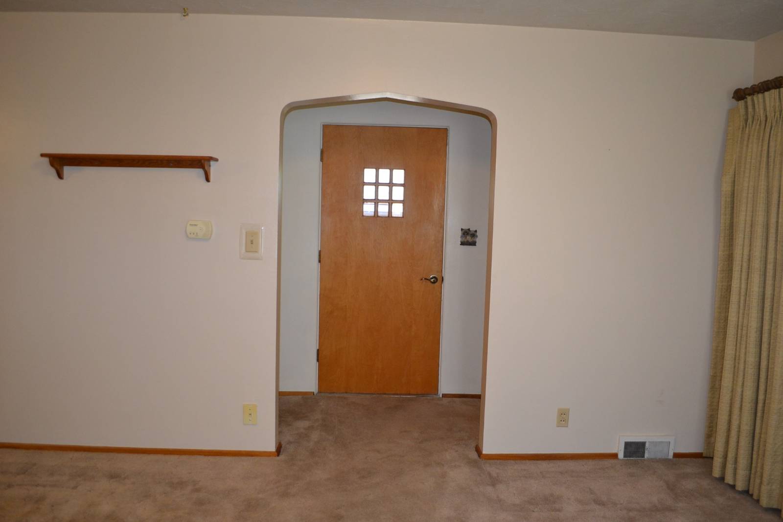 Photo 9 of 39 of home listing at 923 Platte Avenue, Alliance, NE 69301