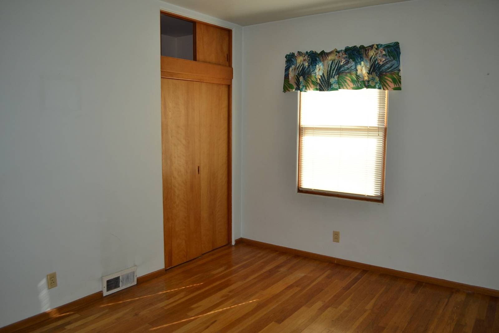Photo 25 of 39 of home listing at 923 Platte Avenue, Alliance, NE 69301