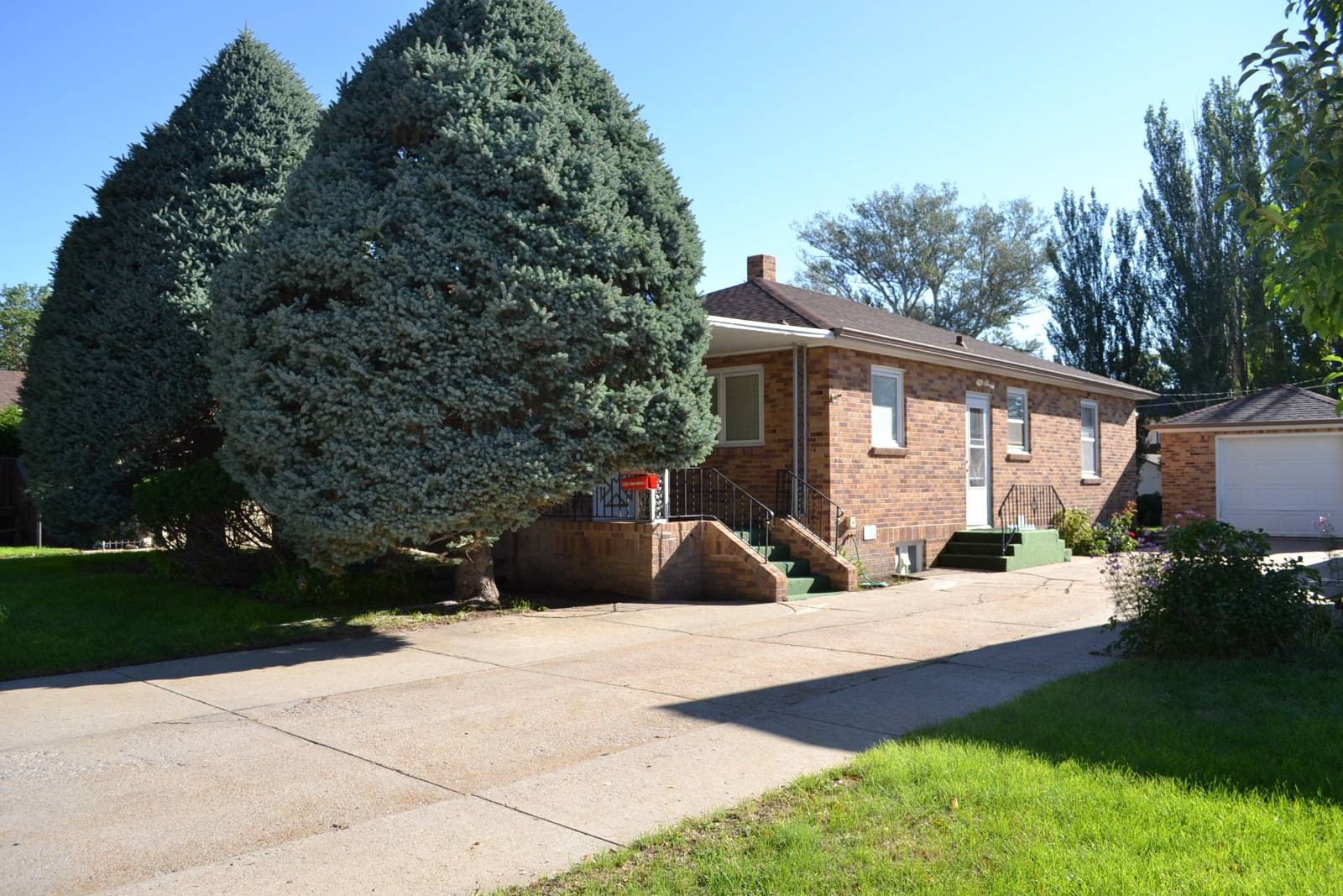 Photo 2 of 39 of home listing at 923 Platte Avenue, Alliance, NE 69301