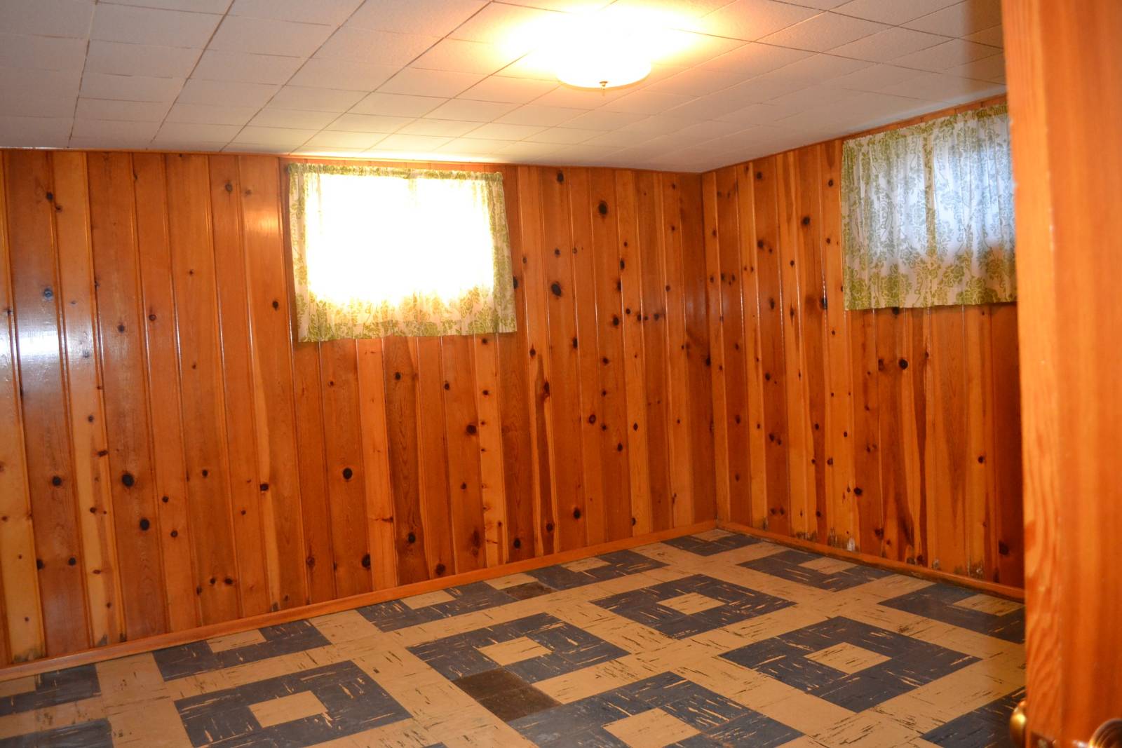 Photo 35 of 39 of home listing at 923 Platte Avenue, Alliance, NE 69301