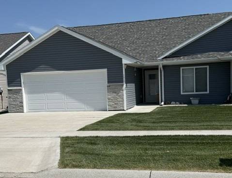 Photo 1 of 17 of home listing at 1412 Cottage Park Dr, Aurora, NE 68818