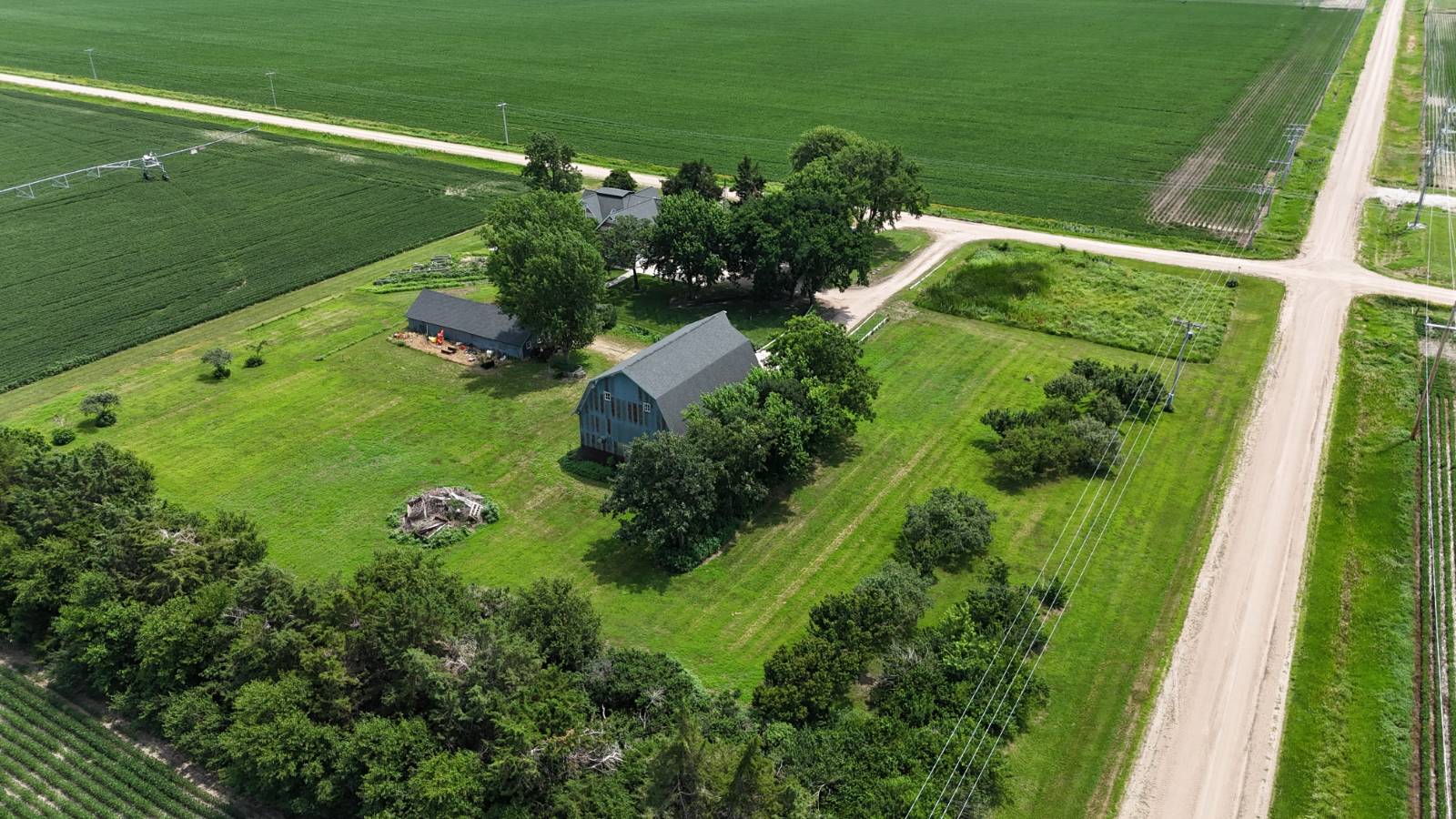 Photo 11 of 25 of home listing at 1701 E 17 Road, Aurora, NE 68818