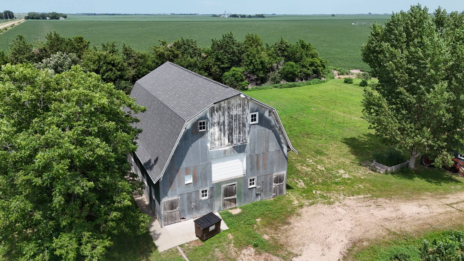 Photo 7 of 25 of home listing at 1701 E 17 Road, Aurora, NE 68818