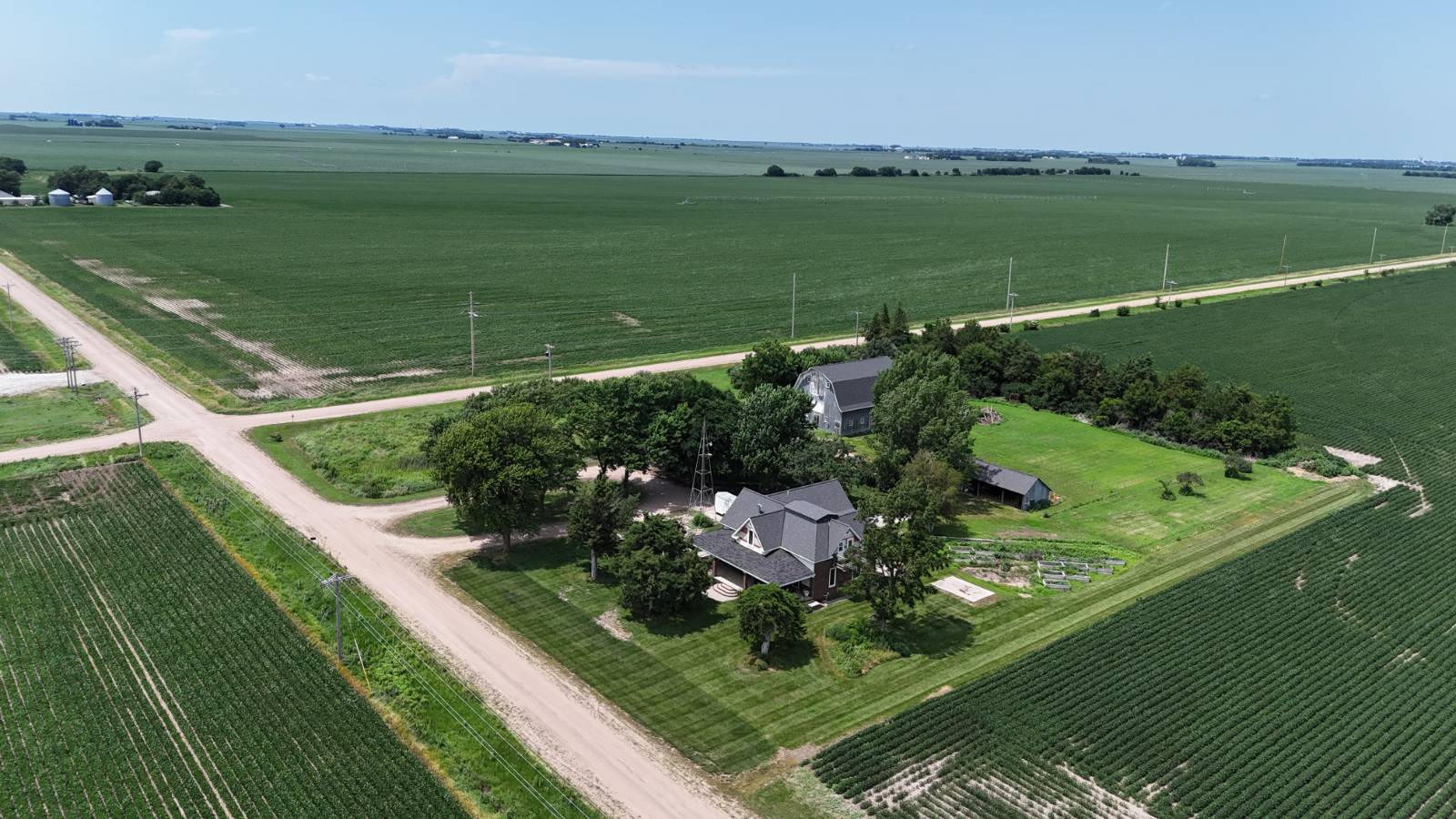 Photo 16 of 25 of home listing at 1701 E 17 Road, Aurora, NE 68818