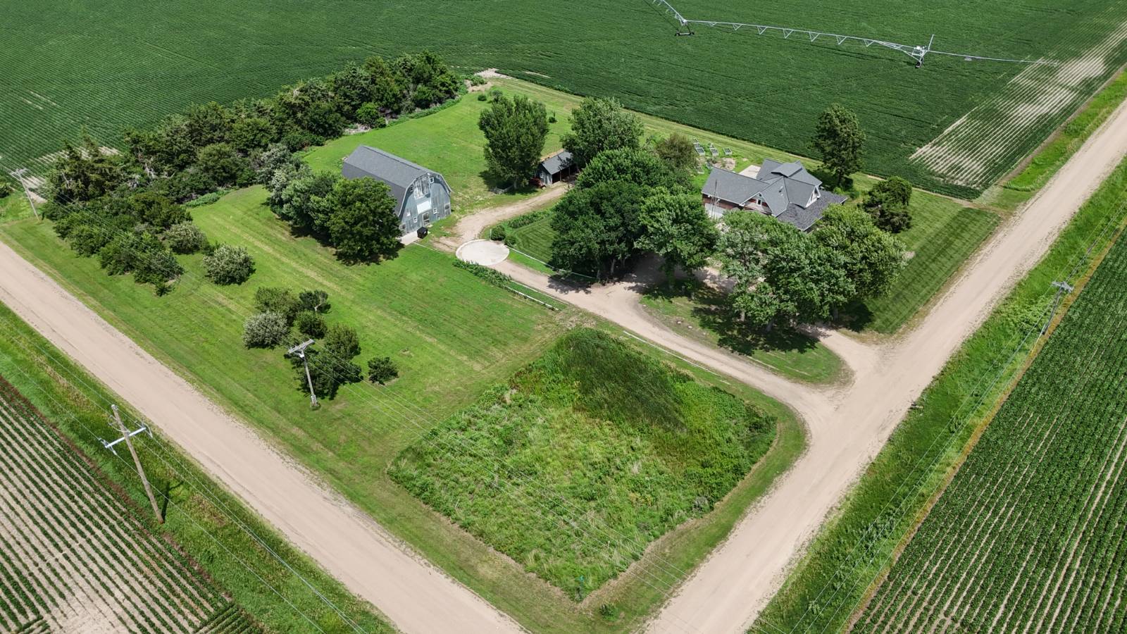 Photo 6 of 25 of home listing at 1701 E 17 Road, Aurora, NE 68818