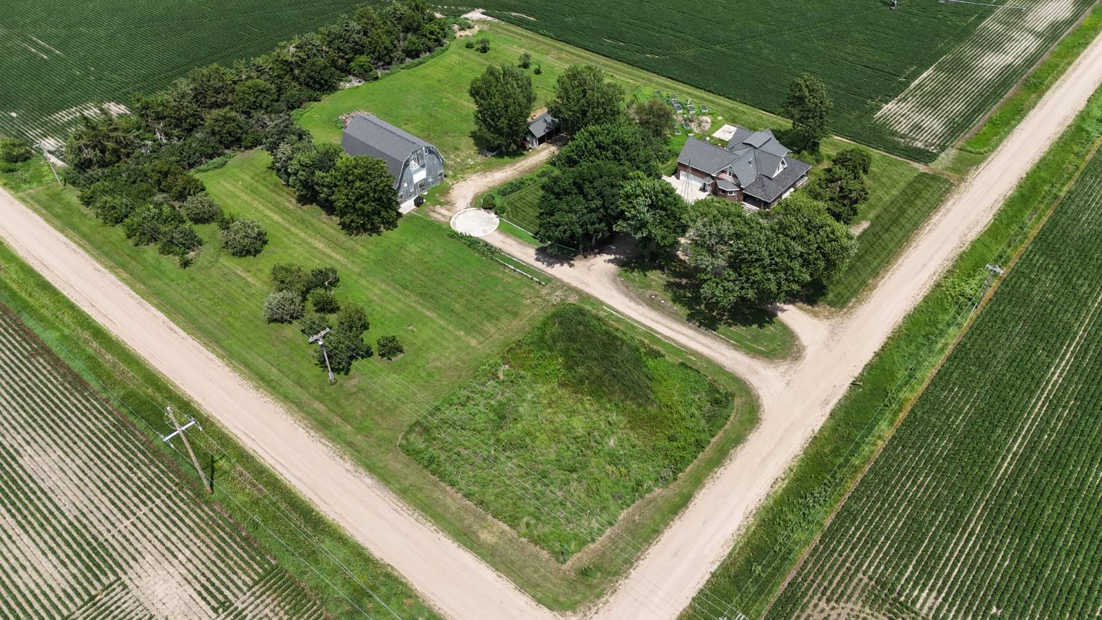 Photo 5 of 25 of home listing at 1701 E 17 Road, Aurora, NE 68818