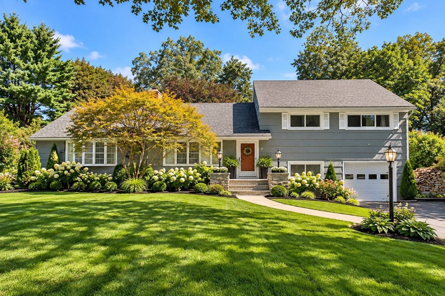 10 Eastland Avenue