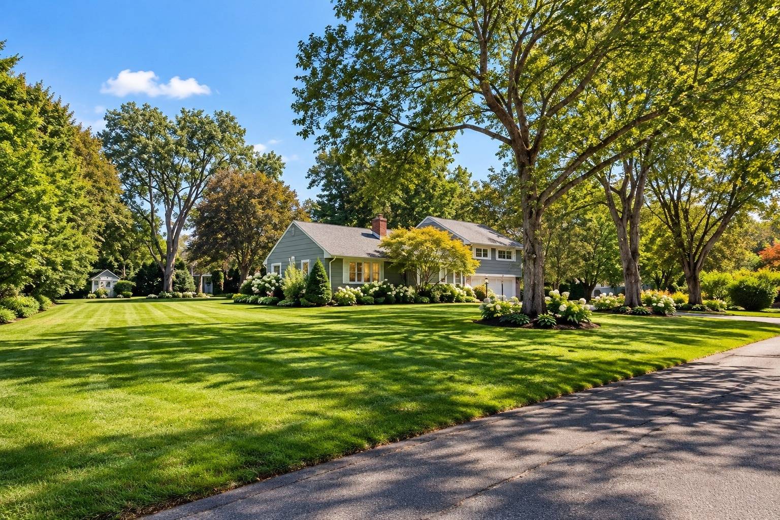 10 Eastland Avenue