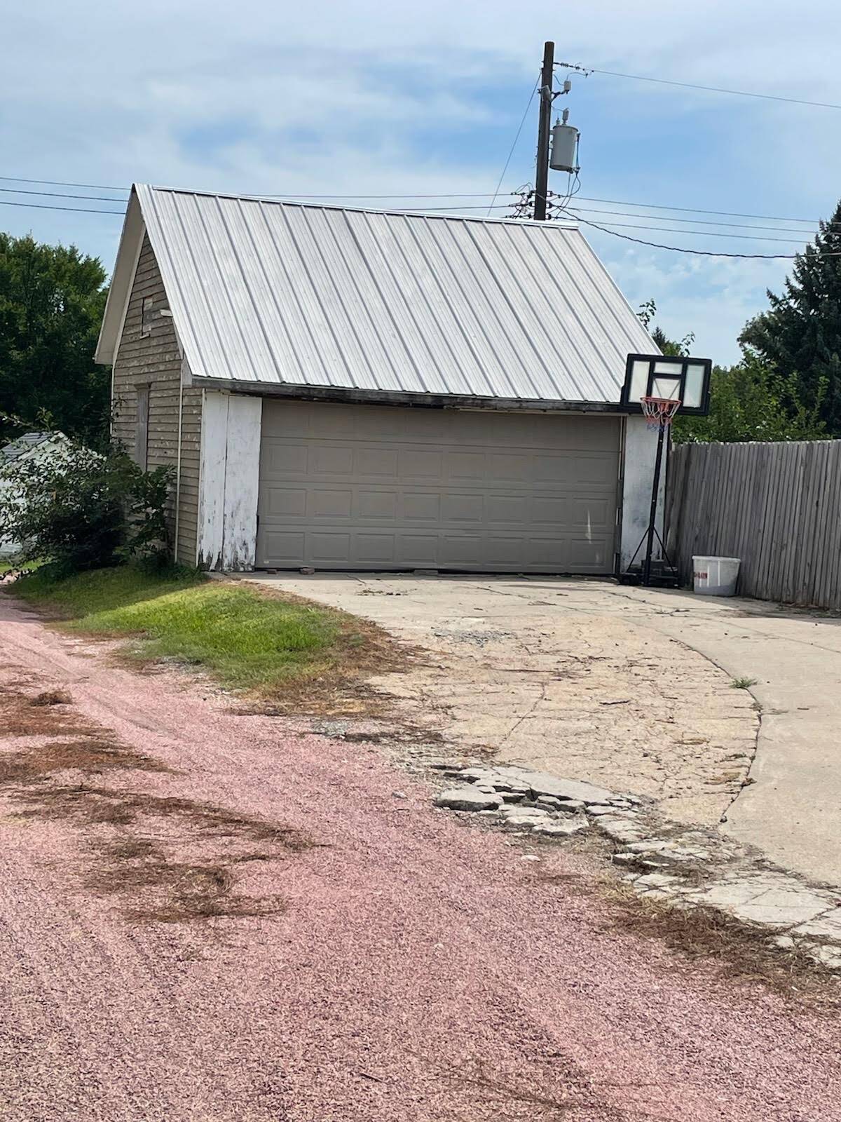 Photo 4 of 10 of home listing at 1105 Redick Ave, Creighton, NE 68729