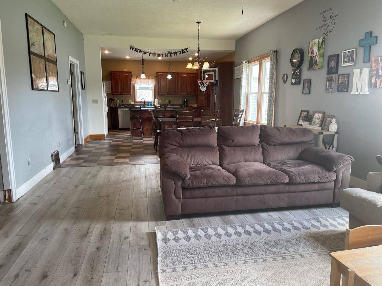 Photo 6 of 10 of home listing at 1105 Redick Ave, Creighton, NE 68729