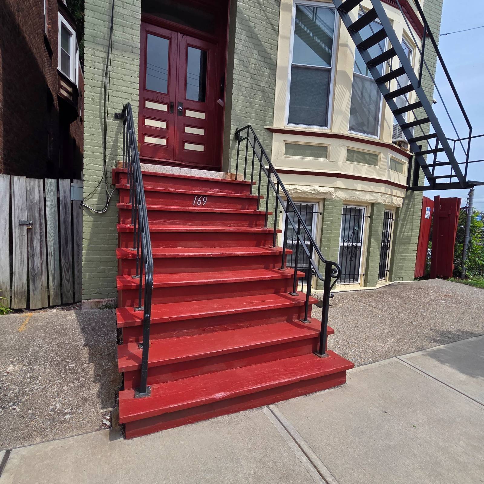 169 Elk St