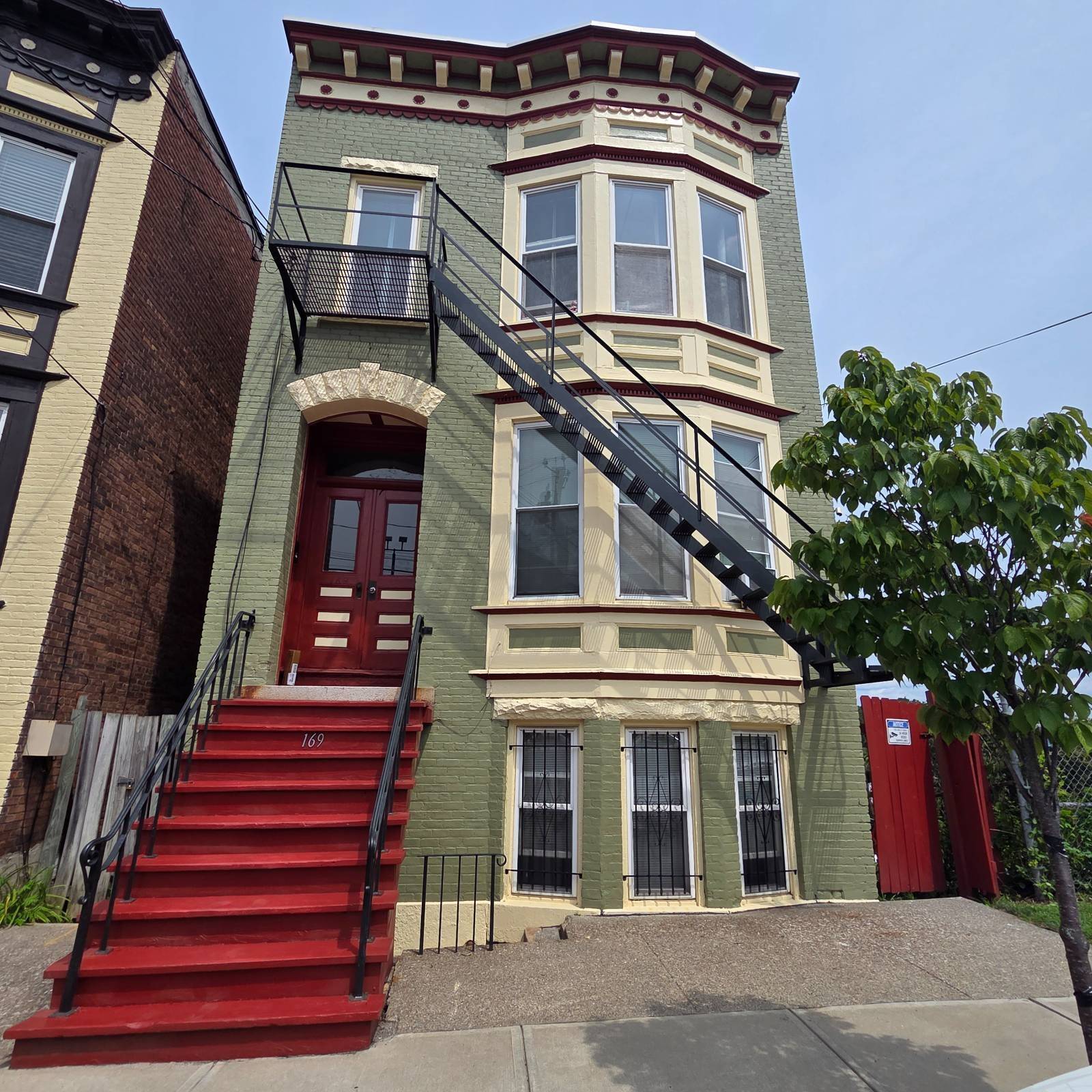 169 Elk St
