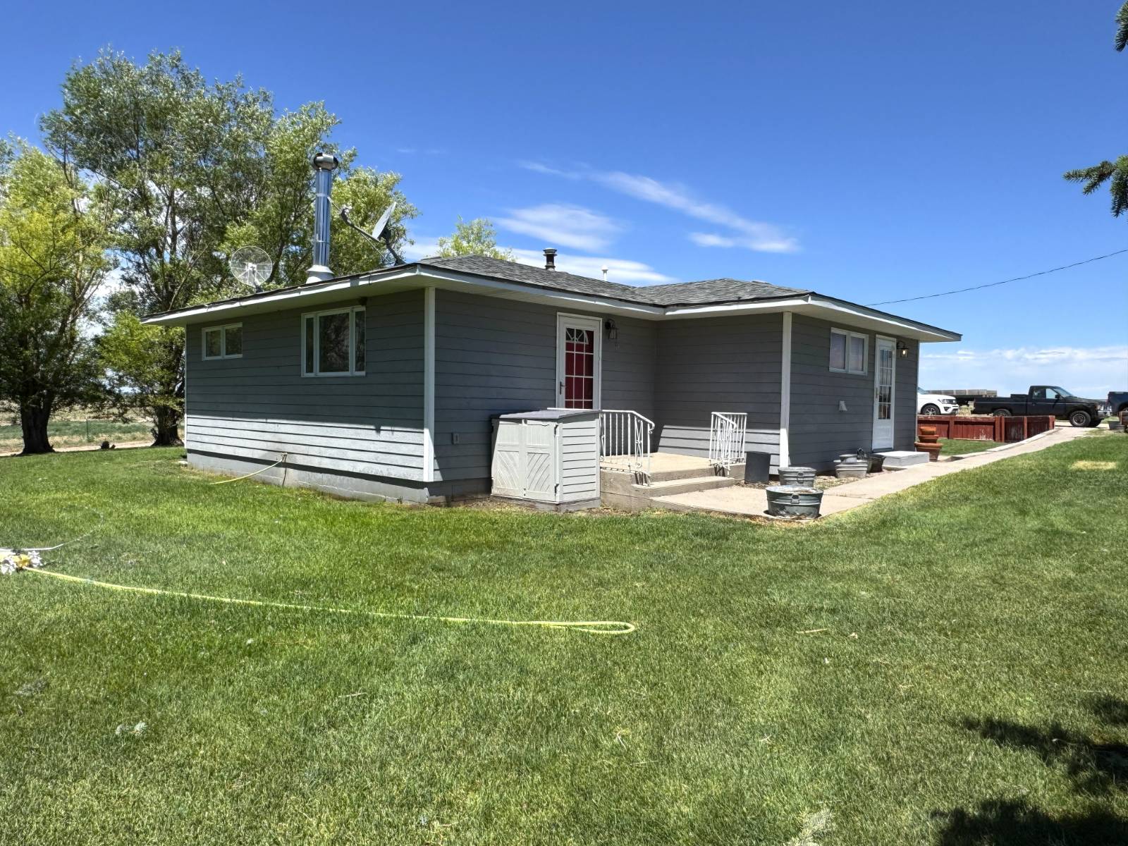 Photo 2 of 35 of home listing at 1140 South A Road, Morrill, NE 69358