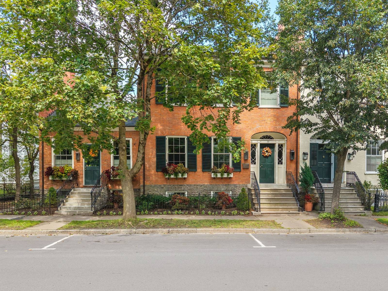 18 Main St