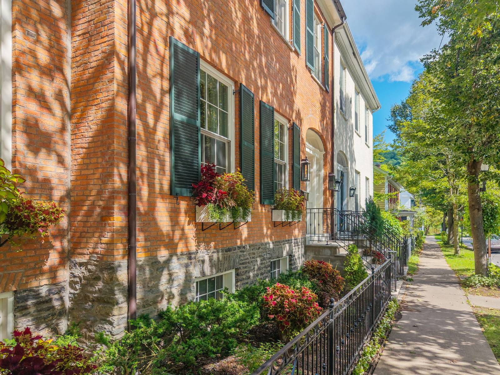 18 Main St