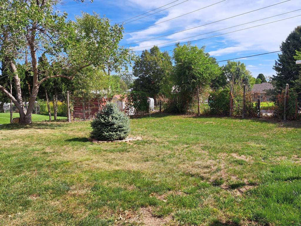 Photo 27 of 29 of home listing at 414 Henkens Drive, Chadron, NE 69337