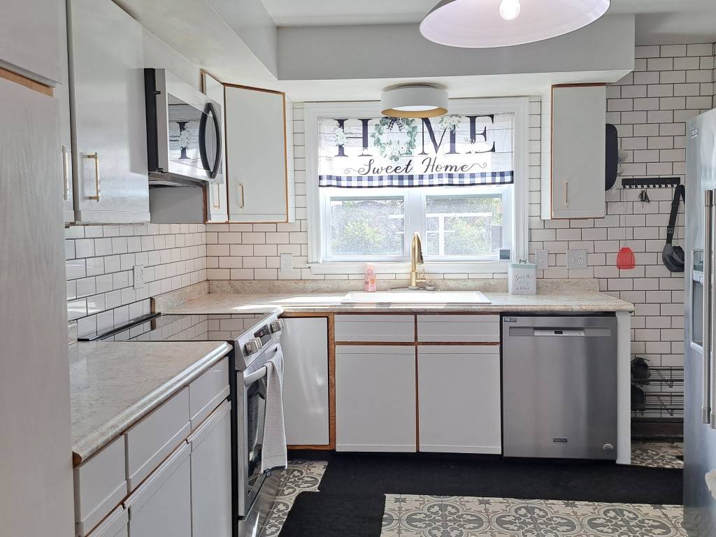 Photo 17 of 29 of home listing at 414 Henkens Drive, Chadron, NE 69337