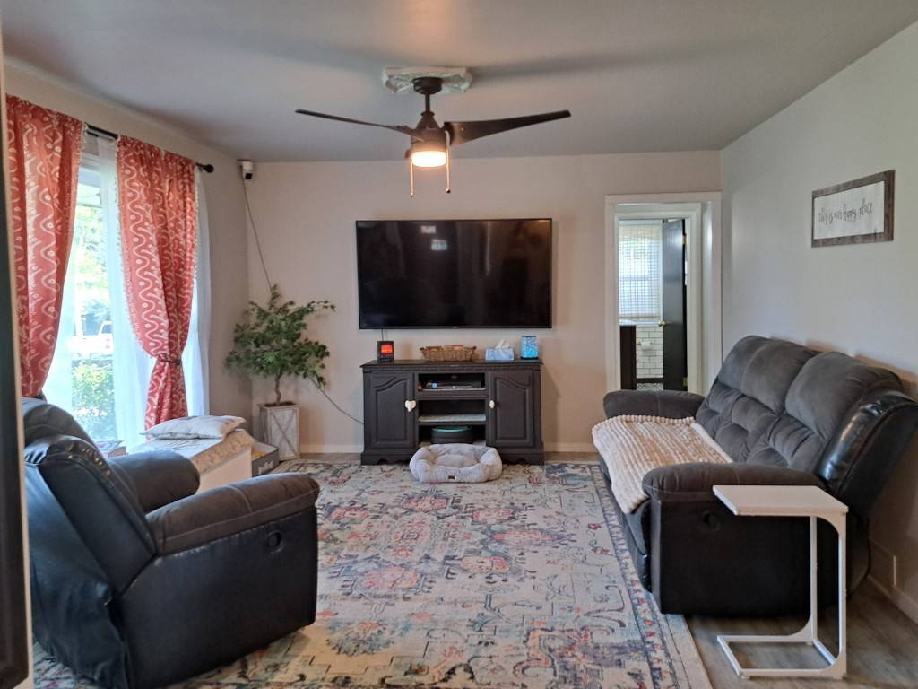 Photo 7 of 29 of home listing at 414 Henkens Drive, Chadron, NE 69337