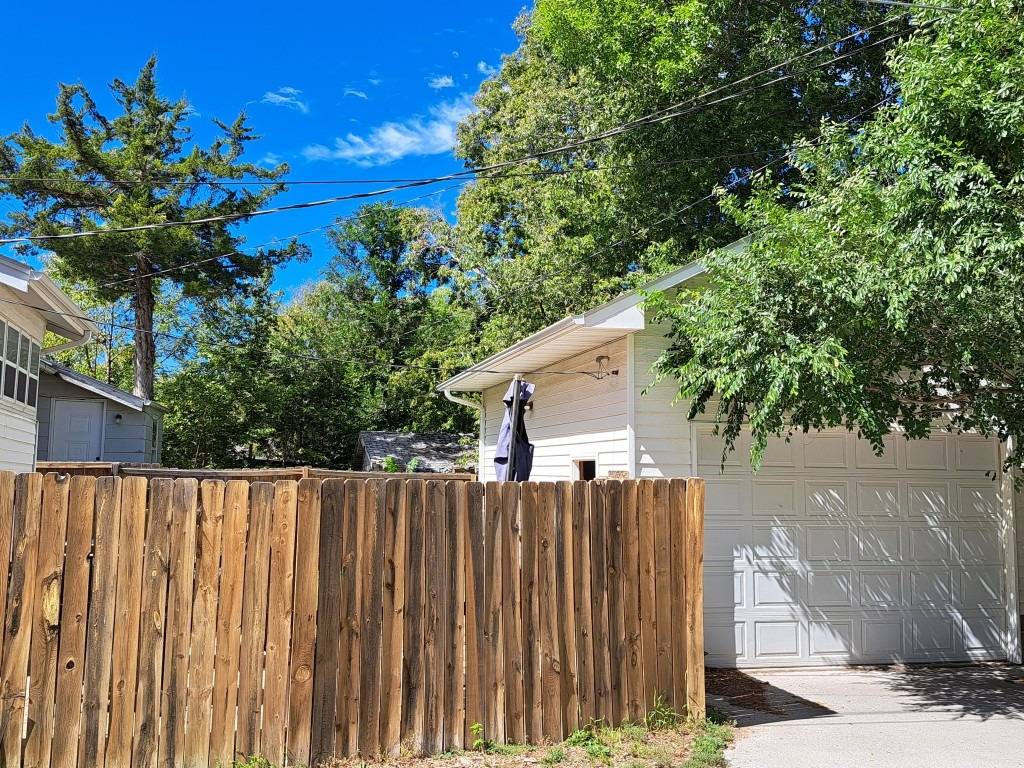 Photo 2 of 18 of home listing at 120 W 9th Street, Chadron, NE 69337