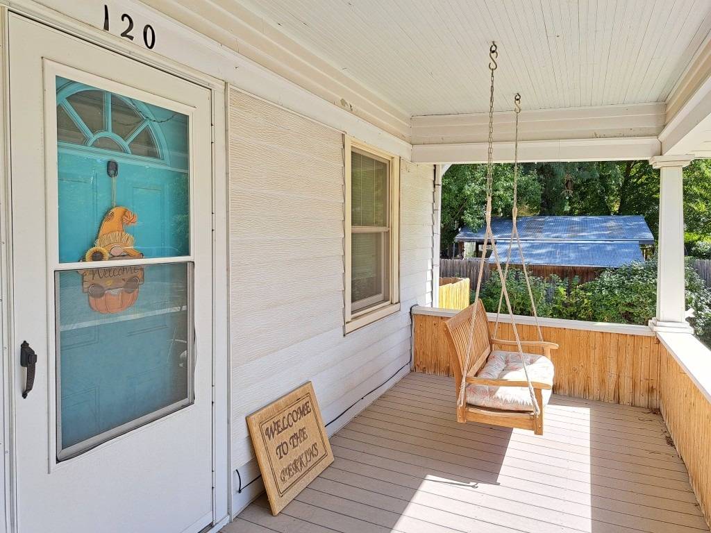 Photo 3 of 18 of home listing at 120 W 9th Street, Chadron, NE 69337