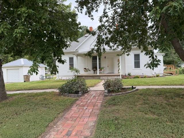 Photo 2 of 34 of home listing at 616 14th street, Aurora, NE 68818