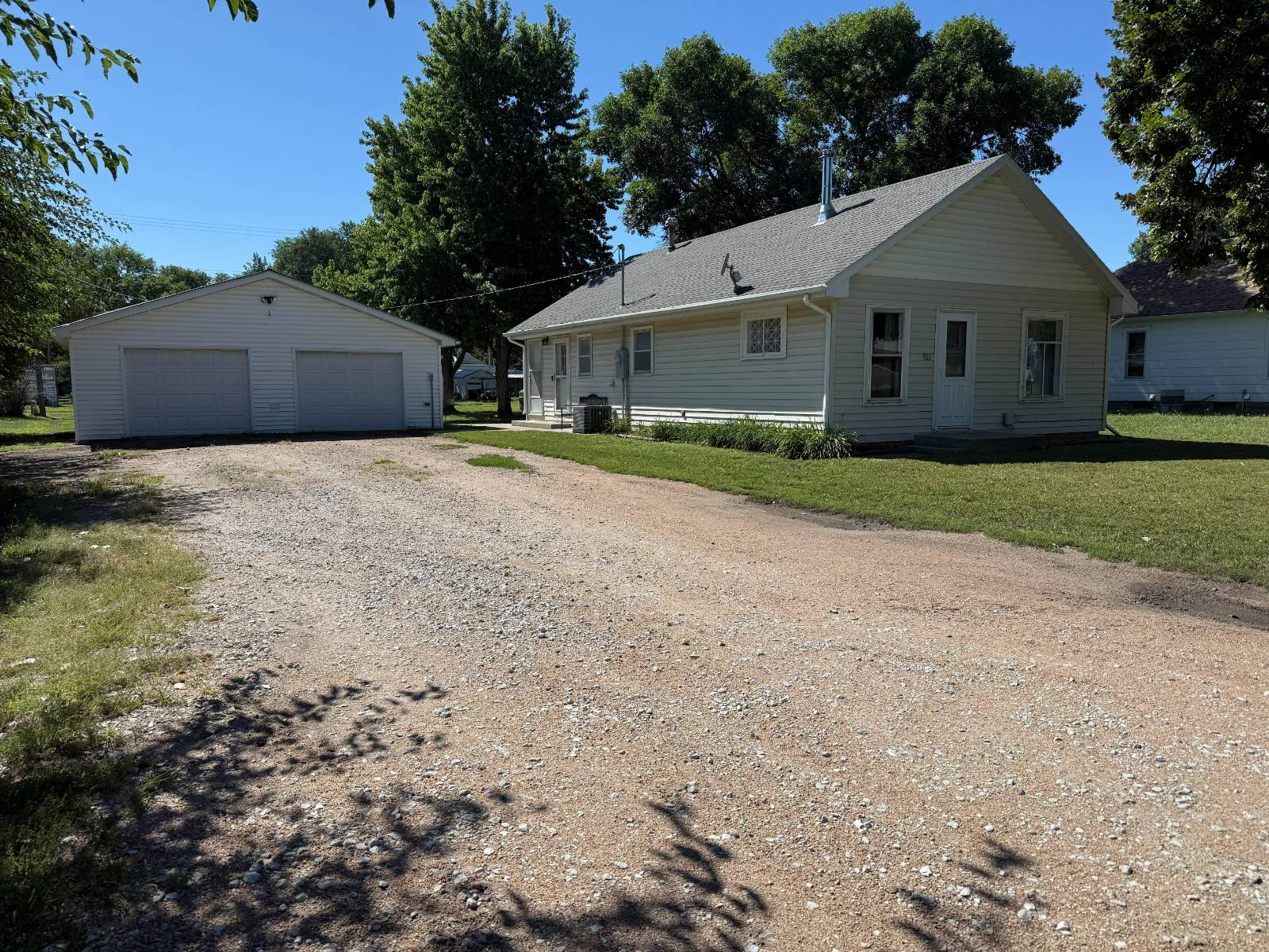 Photo 2 of 36 of home listing at 923 E Fremont Street, O'neill, NE 68763