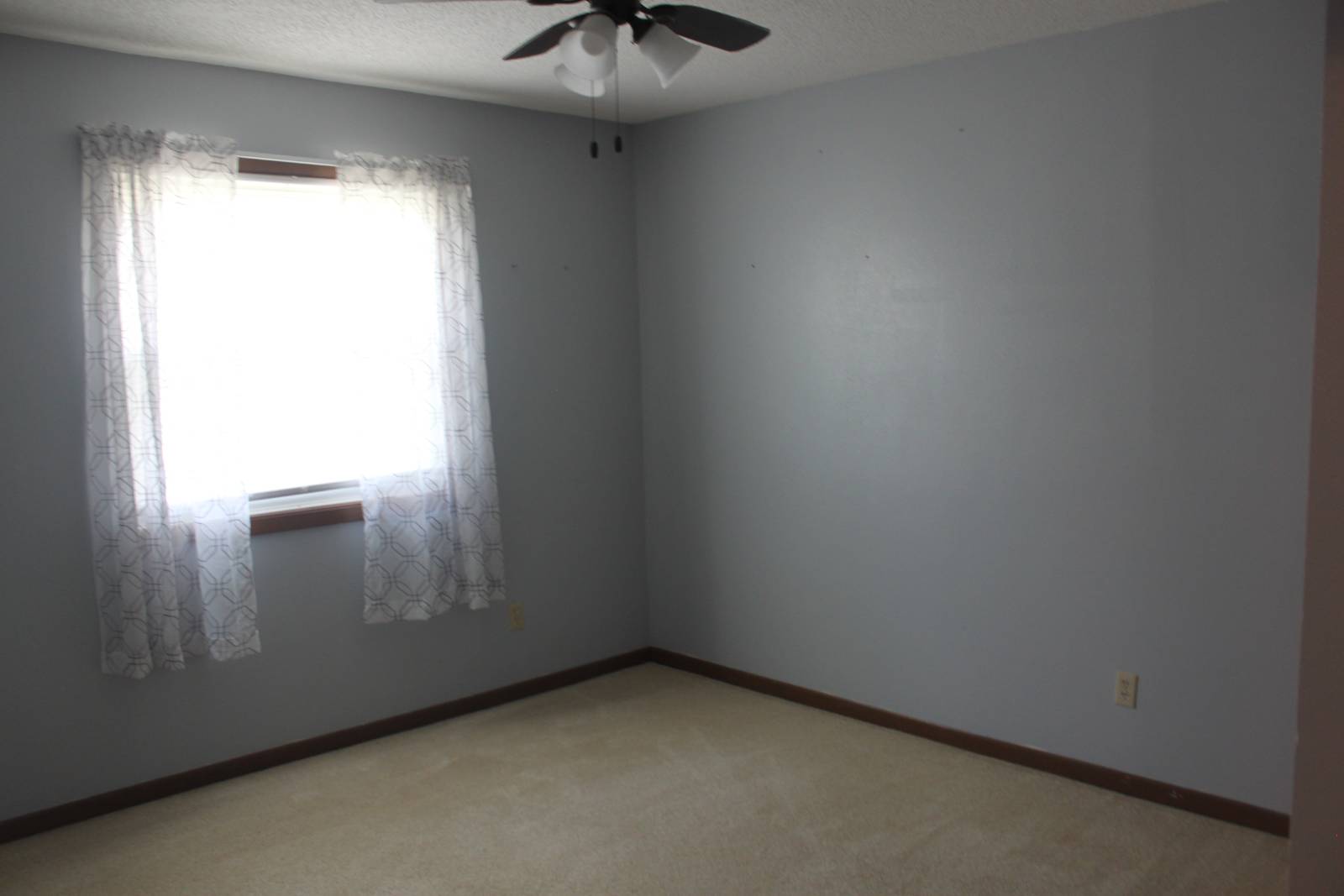 Photo 10 of 17 of home listing at 604 Annie St, Newcastle, NE 68757