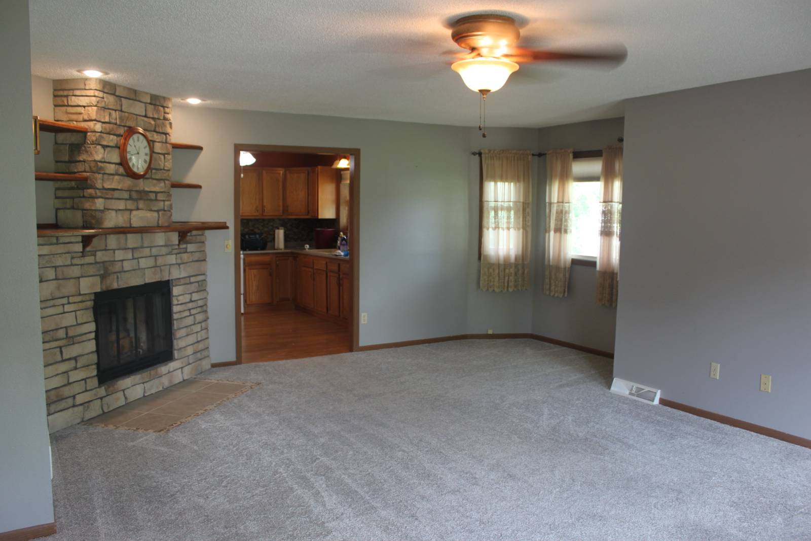 Photo 5 of 17 of home listing at 604 Annie St, Newcastle, NE 68757
