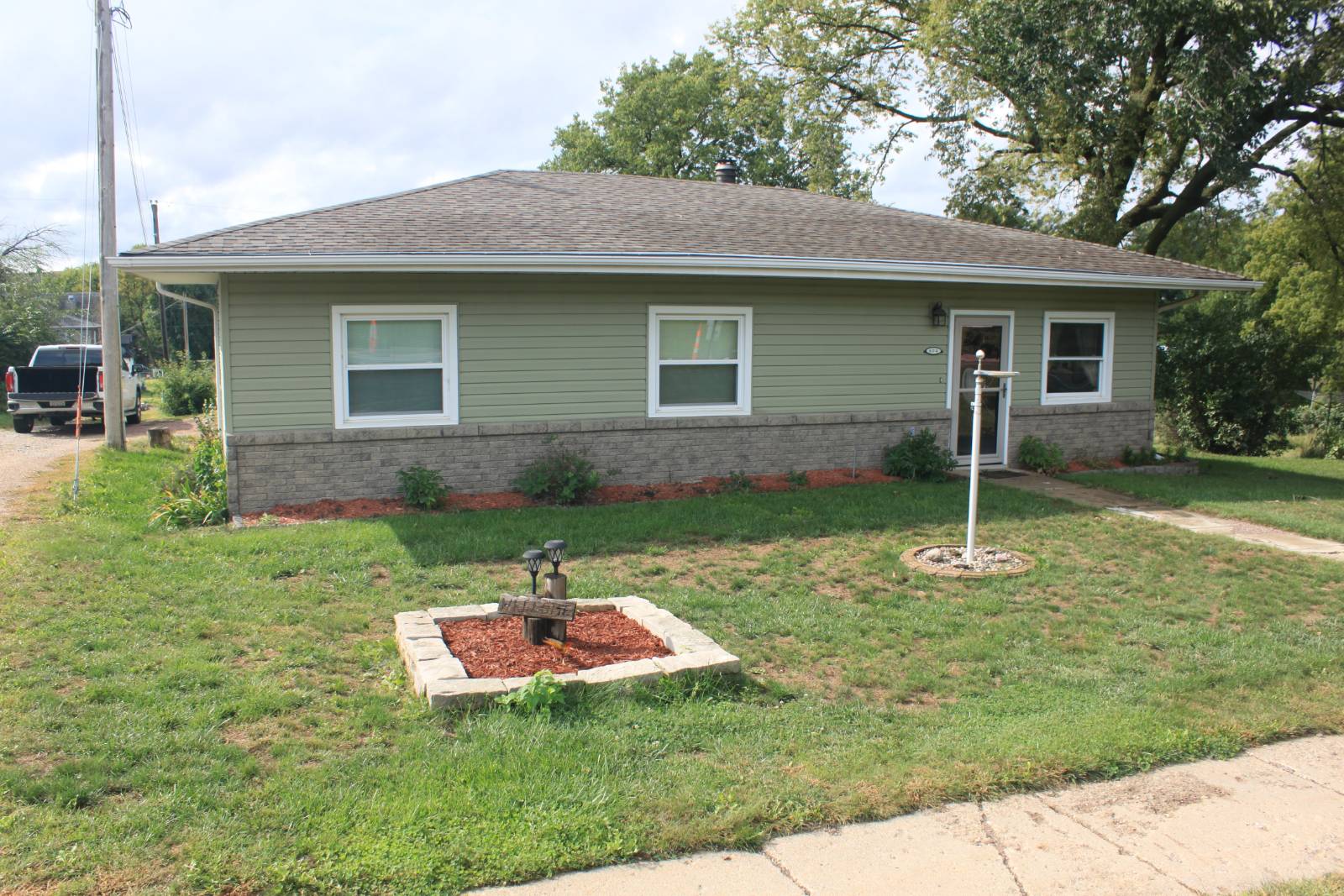 Photo 15 of 17 of home listing at 604 Annie St, Newcastle, NE 68757