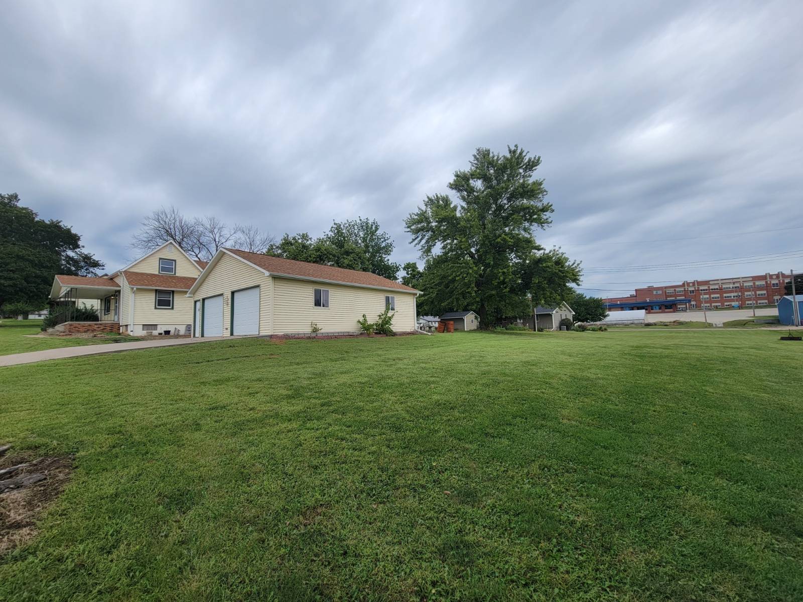 Photo 5 of 44 of home listing at 838 Longbranch Street, Humboldt, NE 68376