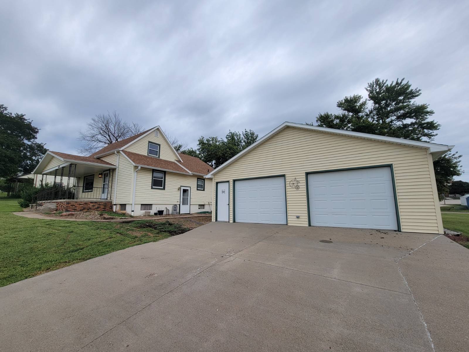 Photo 3 of 44 of home listing at 838 Longbranch Street, Humboldt, NE 68376