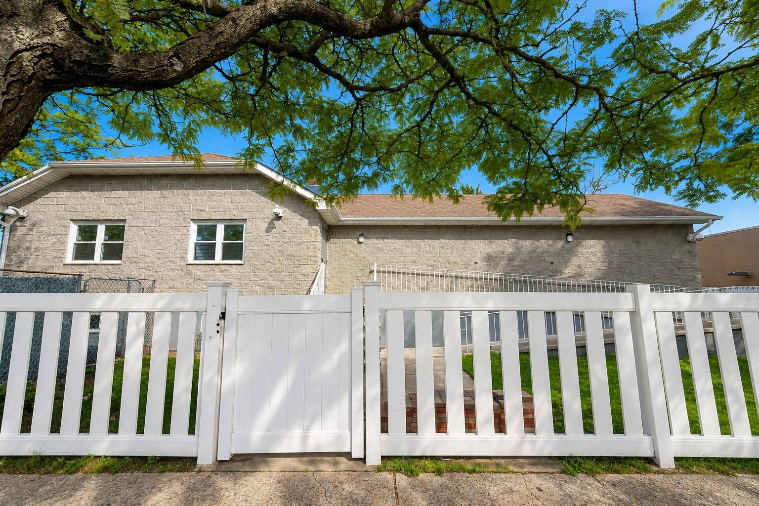 472 Netherland Ave.
